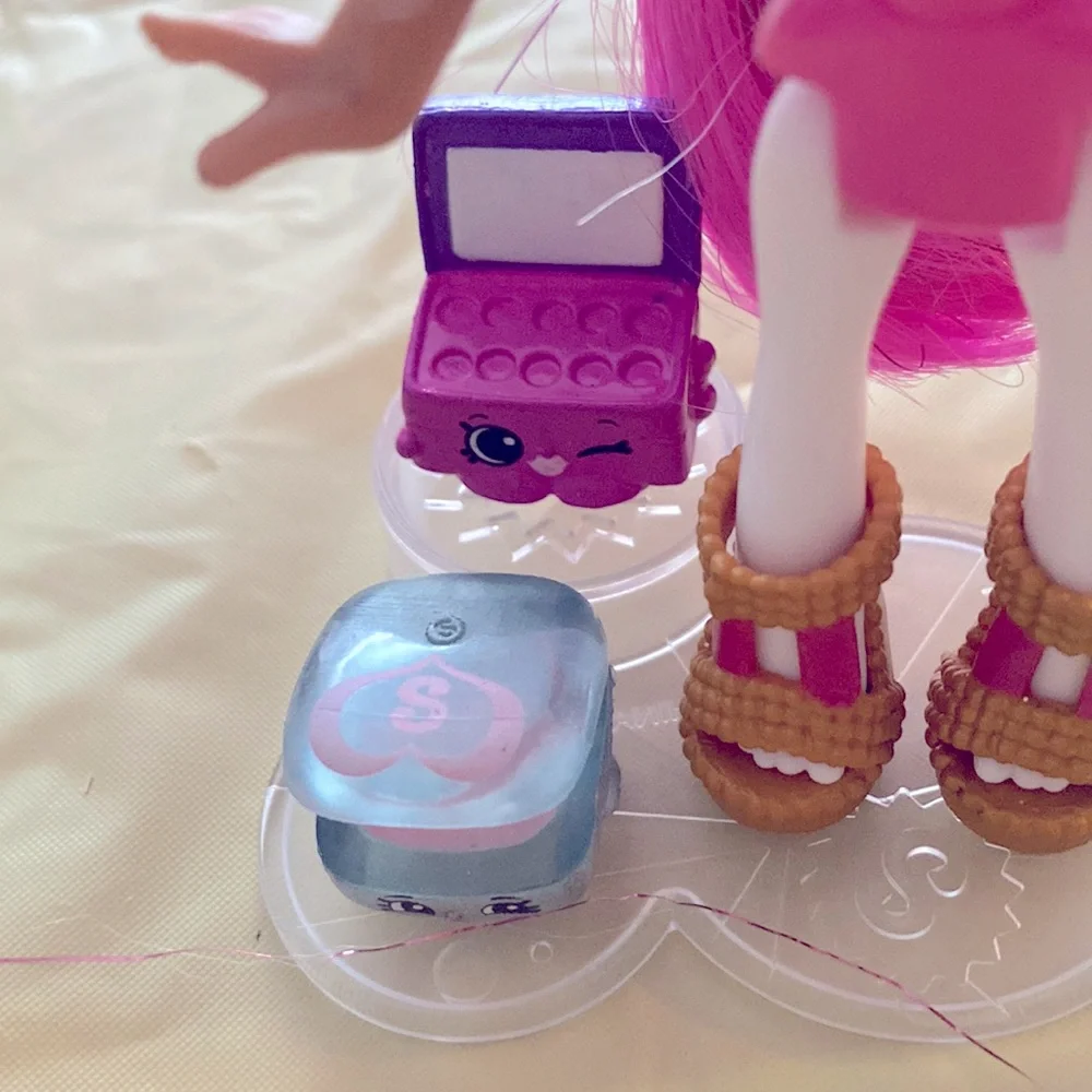 Shopkins Lippy Lulu with Iris Eyeshadow, Mindy Mirror (Stand not included).
